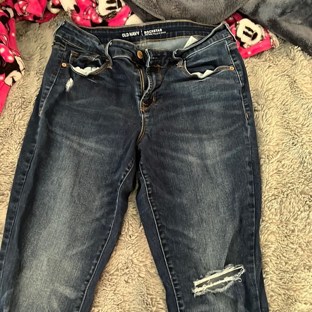 Woman’s old Navy rockstar mid-rise jeans. Size 10